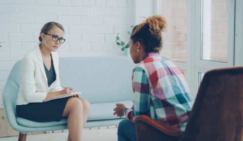 Psykolog i samtal med patient